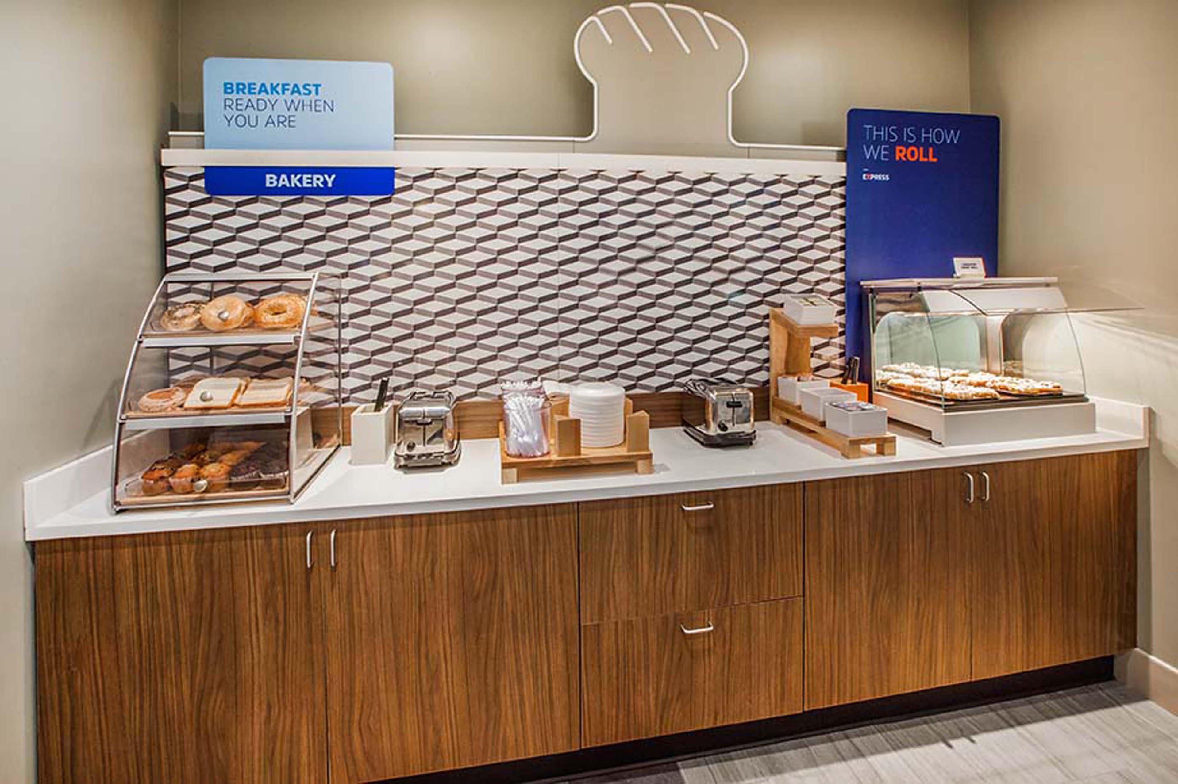Holiday Inn Express & Suites Cumberland - La Vale By Ihg Εξωτερικό φωτογραφία